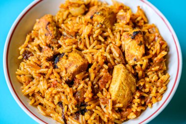 Londra İngiltere, Eylül 01 2025, Klasik Hint usulü Baharatlı Tavuk Biryani Yemekleri İnsansız