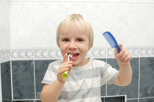 Liten Söt Söt Blond Barn Småbarn Pojke Rengöring Tänder Med — Stockfoto