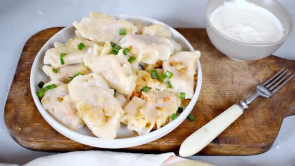 Homemade Dumplings Vareniki Varenyky Pyrohy Stewed Cabbage Sprinkled Onion Plate — Vídeo de stock