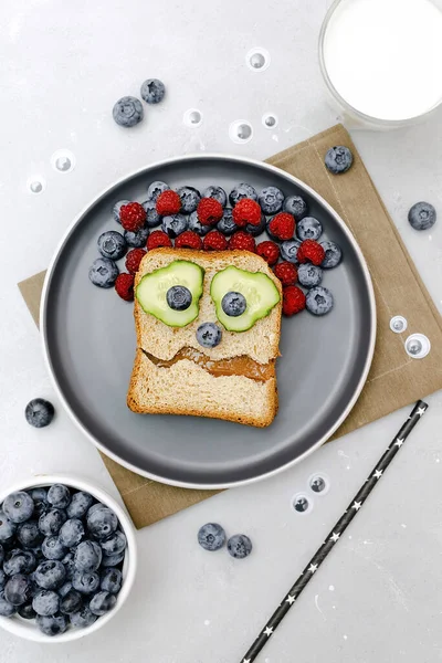 Funny Scary Monster Face Smile Halloween Sandwich Toast Bread Peanut Royaltyfria Stockbilder