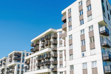 Yeni apartman inşaatı. Lüks modern yüksek binalar kompleksi. Avia Czyny bölgesi-Krakow, Polonya civarındaki yerleşim yerleri. -21.09.2023.