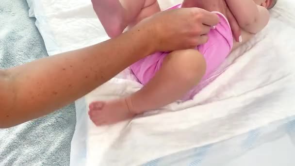 1,707 Woman diaper个视频、免版税库存Woman diaper视频片段| DepositPhotos