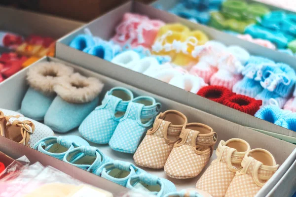 Crianças Sapatos Coloridos Para Recém Nascidos Bebê Imagem De Stock