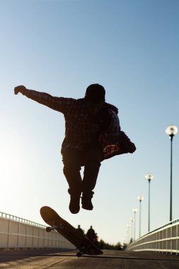 Kentsel Serbest Skateboardcu Mükemmel Dublör, Spor