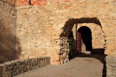 Haçlı Seferleri 'nin yapıldığı yer olan Castelo de Sao Jorge belki de Lizbon' un en popüler ve en çok ziyaret edilen yerlerinden biridir.