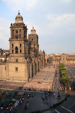 MEXICO, MEXICO CITY 15 Nisan: Amerika 'da inşa edilen ilk katedrallerden biri, Mexico City Metropolitan Katedrali 15 Nisan 2022' de Mexico City 'ye gelen ziyaretçiler için bir zorunluluk.