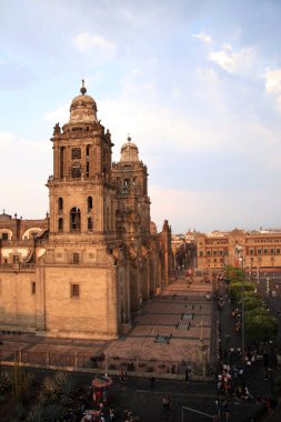 MEXICO, MEXICO CITY 15 Nisan: Amerika 'da inşa edilen ilk katedrallerden biri, Mexico City Metropolitan Katedrali 15 Nisan 2022' de Mexico City 'ye gelen ziyaretçiler için bir zorunluluk.