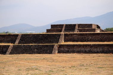 Teotihuacan 'ın antik Mezoamerikan harabeleri, Mexico City' nin dışında, her yıl sayısız ziyaretçi ve turist çeker.