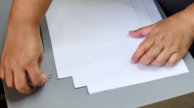 Belgeleri zımbalama ve düzenleme sırası