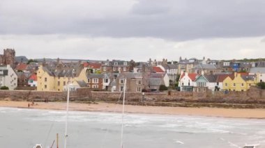 Elie ve Earlsferry plajının panoramik manzarası