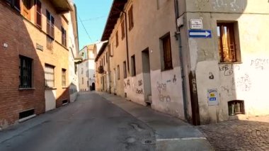 Piedmont, İtalya 'da sakin bir ara sokak
