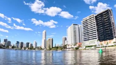 Altın Sahil binalarının ve suyun panoramik manzarası