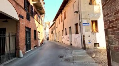 Piedmont, İtalya 'da sakin bir ara sokak