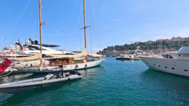 Monte Carlo limanına lüks yatlar yanaştı.