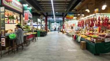 Floransa 'nın canlı taze pazarında bir yürüyüş