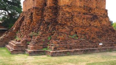 Tarihi tapınak harabeleri karmaşık tuğla işçiliğiyle