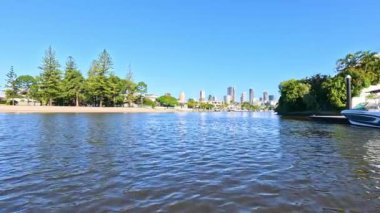 Altın Sahili su yollarında manzaralı tekne gezisi