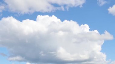 13 saniyelik bir süreçte dinamik bulut hareketi