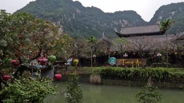 Geleneksel nehir kenarı manzarası