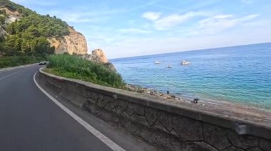 Monte Carlo 'nun güzel sahil şeridi boyunca motosiklet gezisi