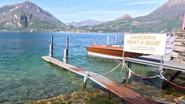 Varenna, İtalya 'da aile tekne gezisi