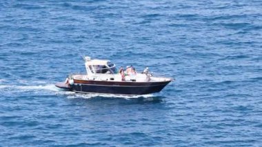 Sorrento, Napoli, İtalya 'da bir tekne gezintisi