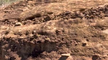 Zamanla bir uçurumun aşınması