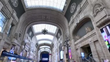 Milan Merkez Tren İstasyonu 'nun iç manzarası