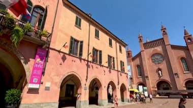 Alba Katedrali ve yakınındaki binaların manzarası