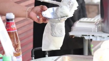Yulaf lapasının plastik torbaya sıralı olarak hazırlanması.