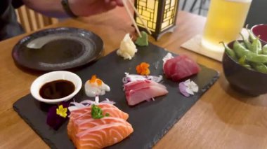 Soya soslu suşi ve sashimi.