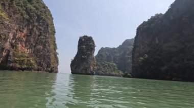 Huzurlu kireçtaşı karst arazisinde tekne gezisi