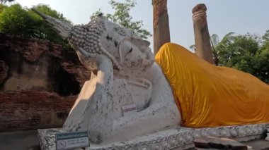Çürümekte olan bir Buda heykelinin keşfi