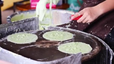 Tayland pamuk helva kreplerinin hazırlanması ve katlanması