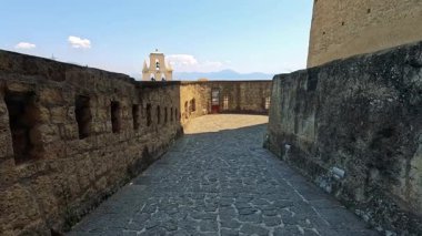 Napoli 'de taş yollar ve antik mimari