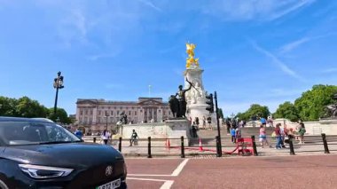 Londra 'nın simgesi turistler ve trafik