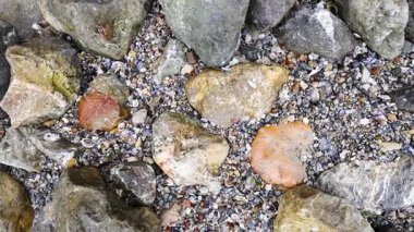 Kayaların ve çakıl taşlarının yakın görüntüsü