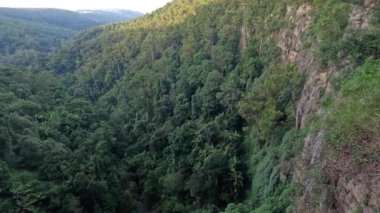 Verimli bir dağ vadisinde zaman atlaması