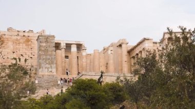 Doğayı çevreleyen Parthenon 'un manzarası