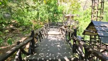 Khao Kheow Açık Hayvanat Bahçesinde Manzara Yolu