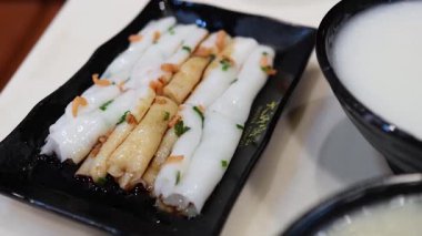 Lezzetli karides pilavlı makarna ve pirinç lapası.