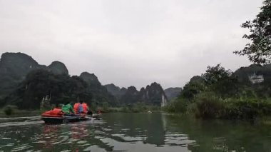 Trang 'i keşfediyorum Gölün dingin güzelliğini