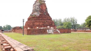 Serin açık hava ortamında tarihi tuğla tapınak