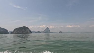 Sakin bir adada sakin bir yolculuk.