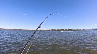 Altın Sahil sularında olta atıldı.