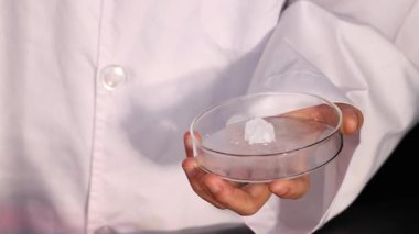 Kuru buz süblimleşme sürecini gösteren deney