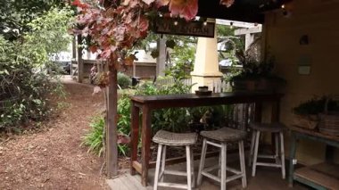 Açık hava yemek düzenini yavaşça yakınlaştır