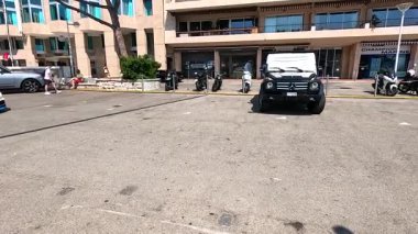 Supercar Monte Carlo 'nun sokaklarından geçiyor.