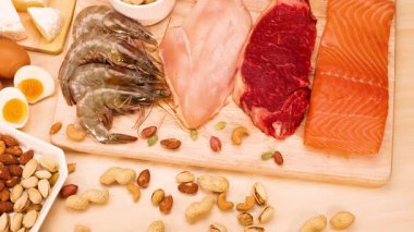 Etler, fındıklar ve yumurta çeşitleri