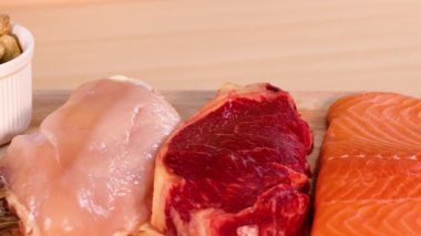 Etler, fındıklar ve süt ürünleri çeşitliliği